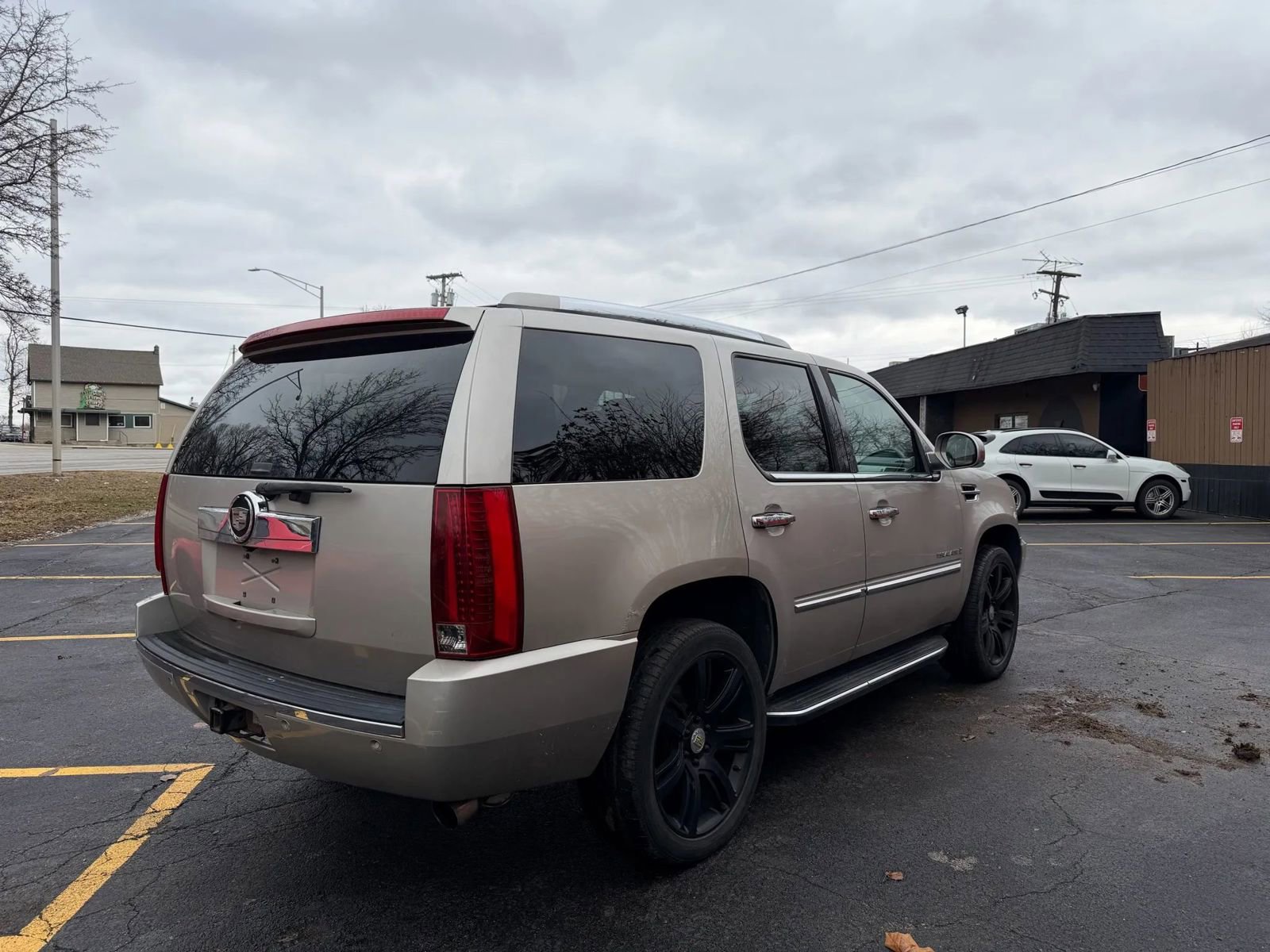 Used 2007 Cadillac Escalade AWD w/ Information Package image 3
