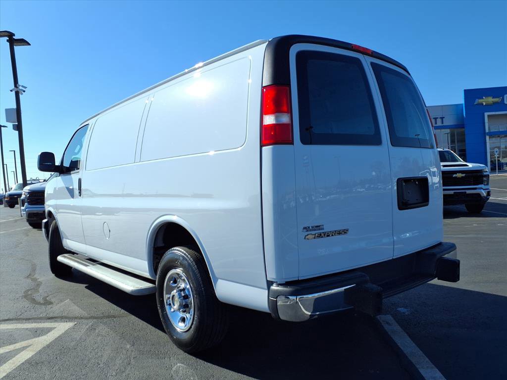 Used 2024 Chevrolet Express 2500 w/ Driver Convenience Package image 25