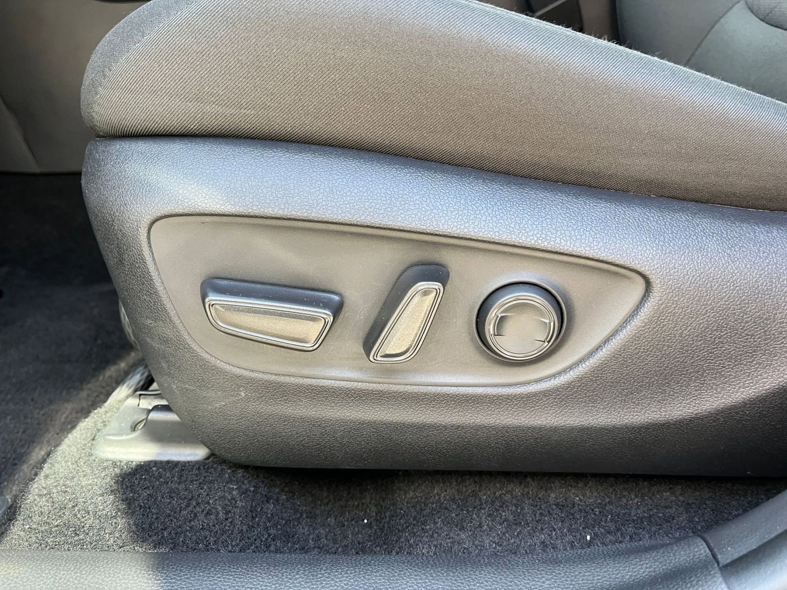 Used 2025 Toyota RAV4 XLE image 23