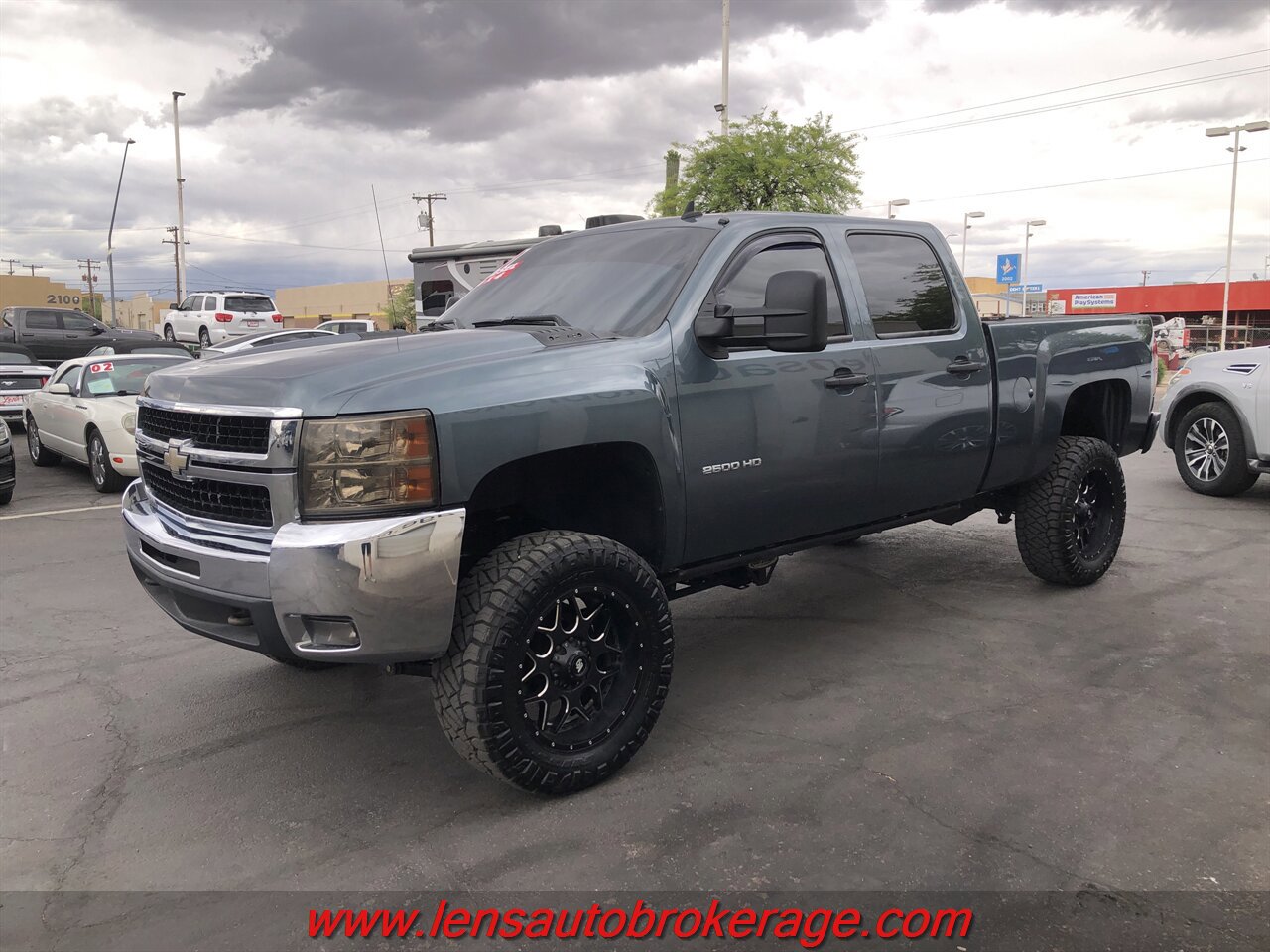 Used 2010 Chevrolet Silverado 2500 LT w/ Interior Plus Package AWD/4WD image 6