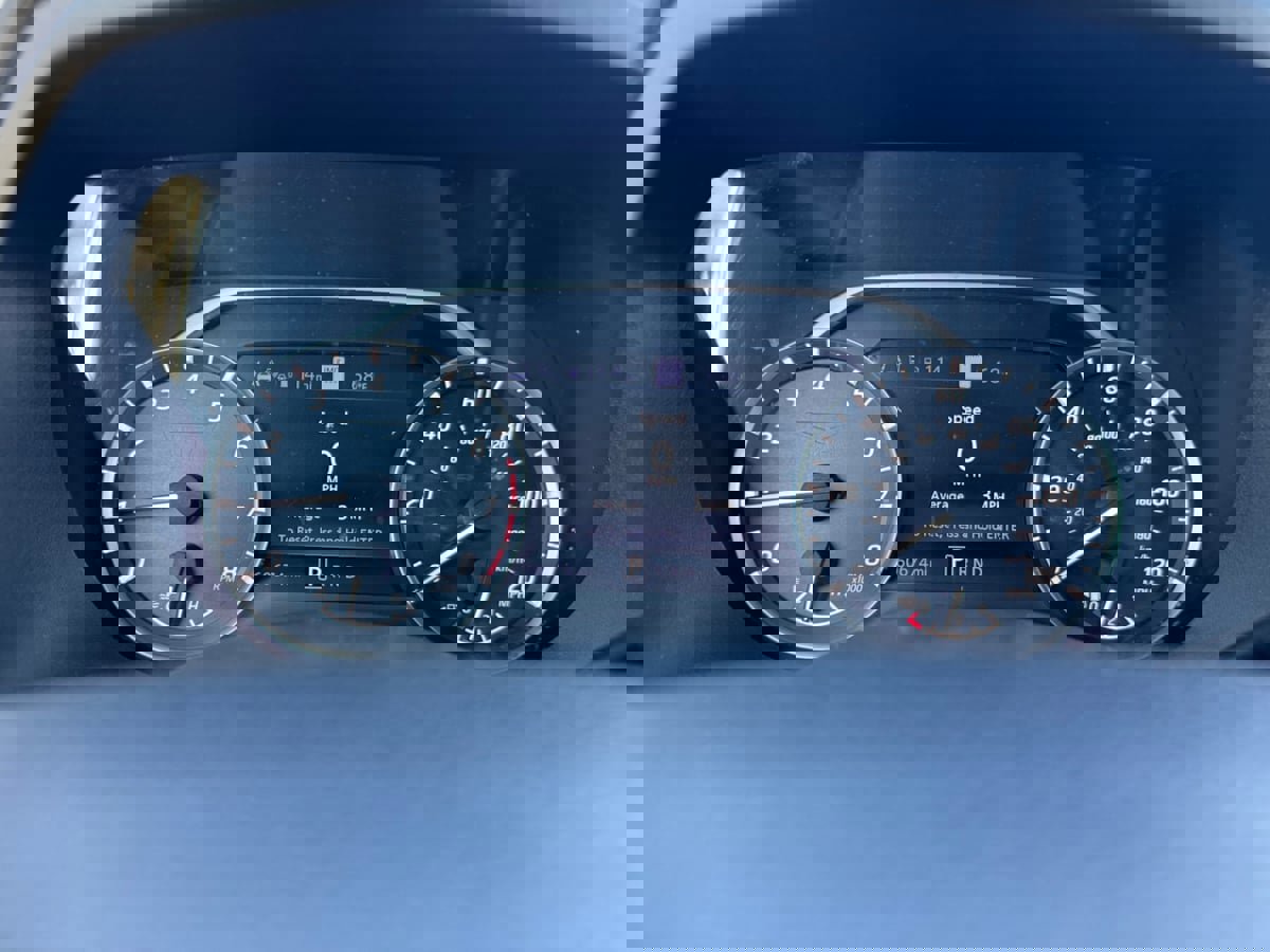 Used 2021 Nissan Titan SV w/ SV Convenience Package image 12