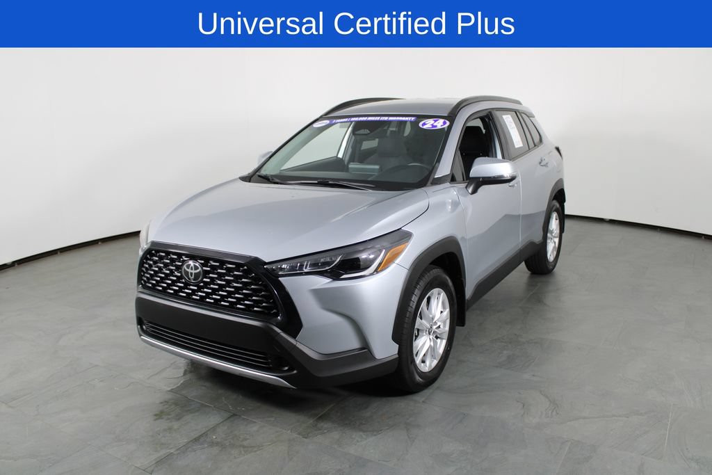 Used 2024 Toyota Corolla Cross LE FWD image 2