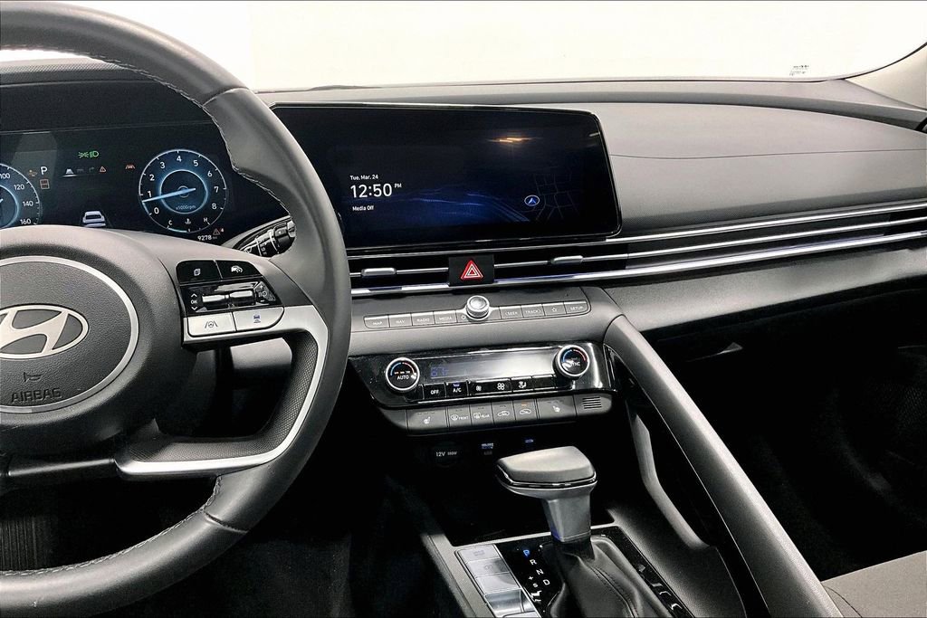 Certified 2025 Hyundai Elantra SEL image 8