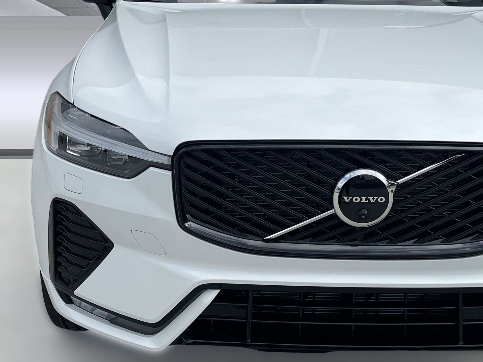 New 2026 Volvo XC60 B5 Plus w/ Protection Package Premier image 23