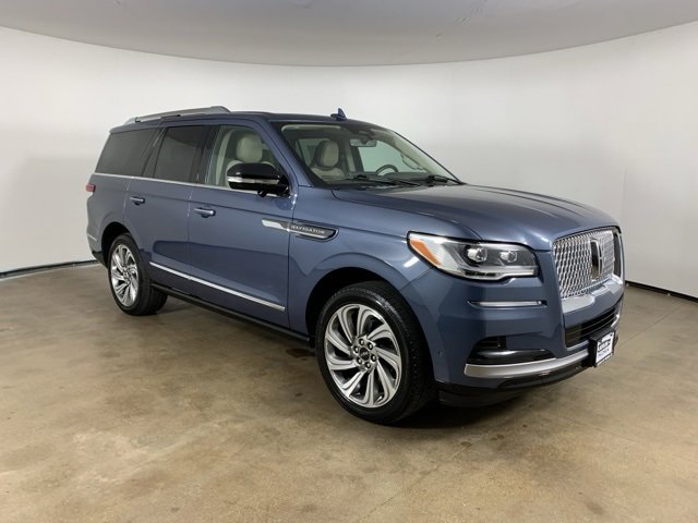 Used 2023 Lincoln Navigator Reserve image 4