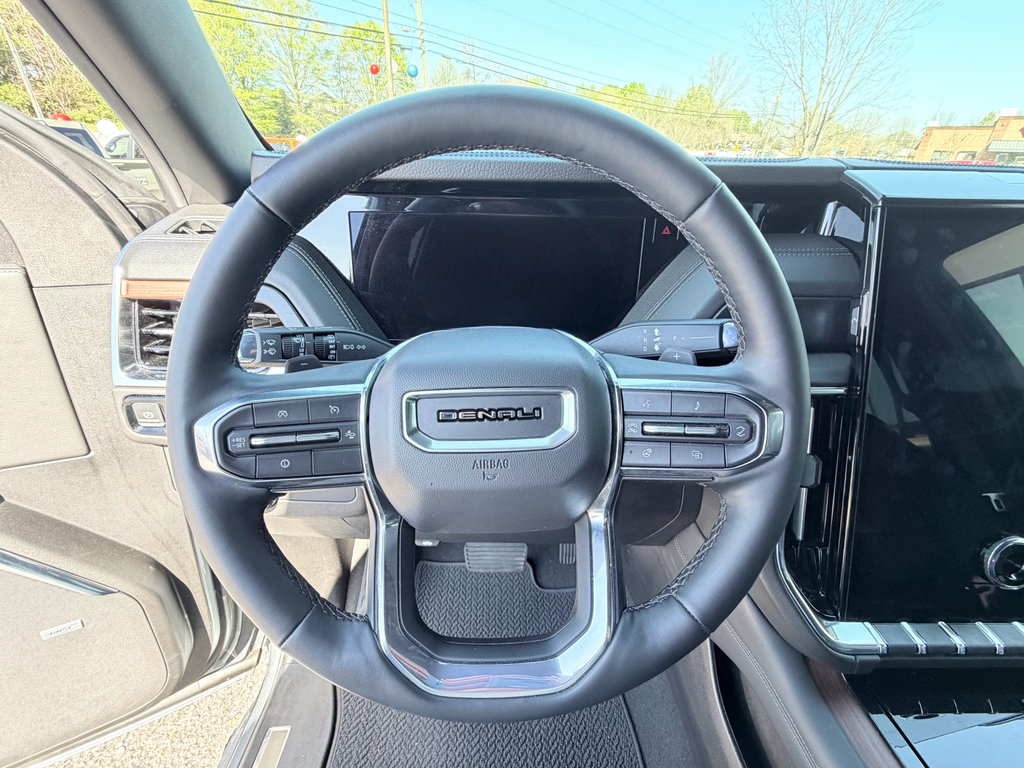 Used 2025 GMC Yukon XL Denali RWD image 15