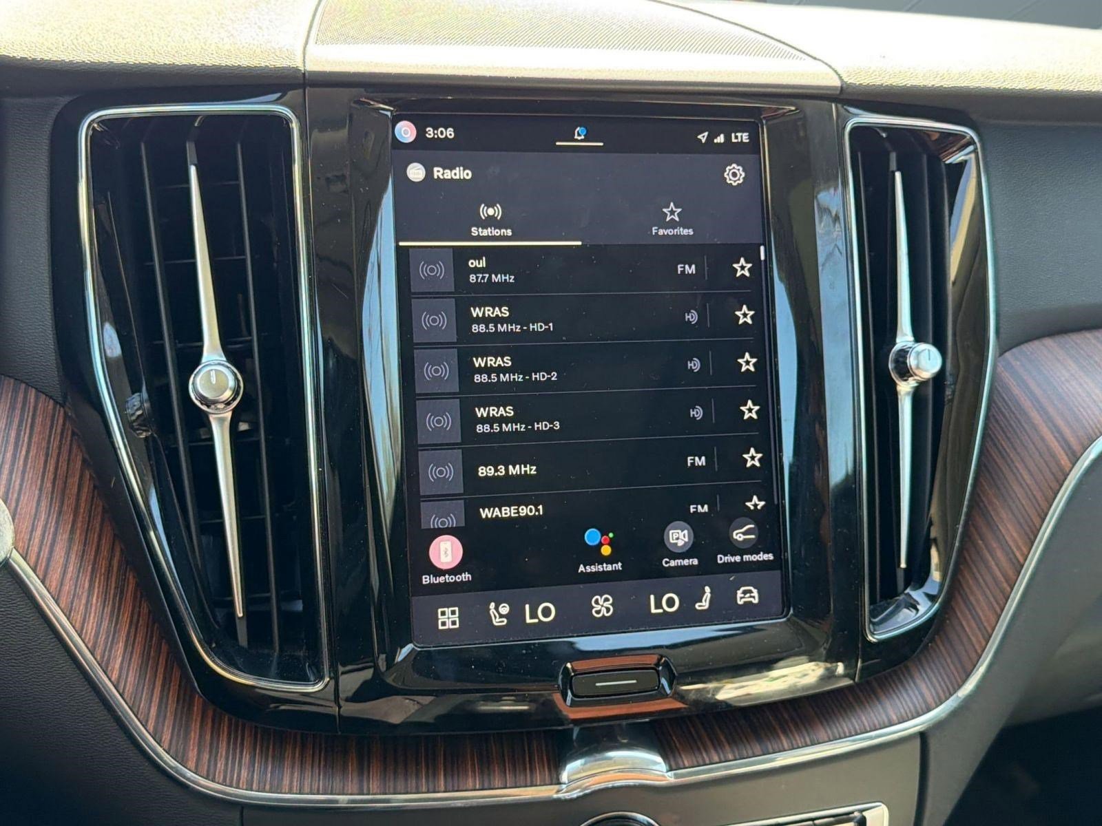 Certified 2024 Volvo XC60 B5 Plus w/ Climate Package image 24