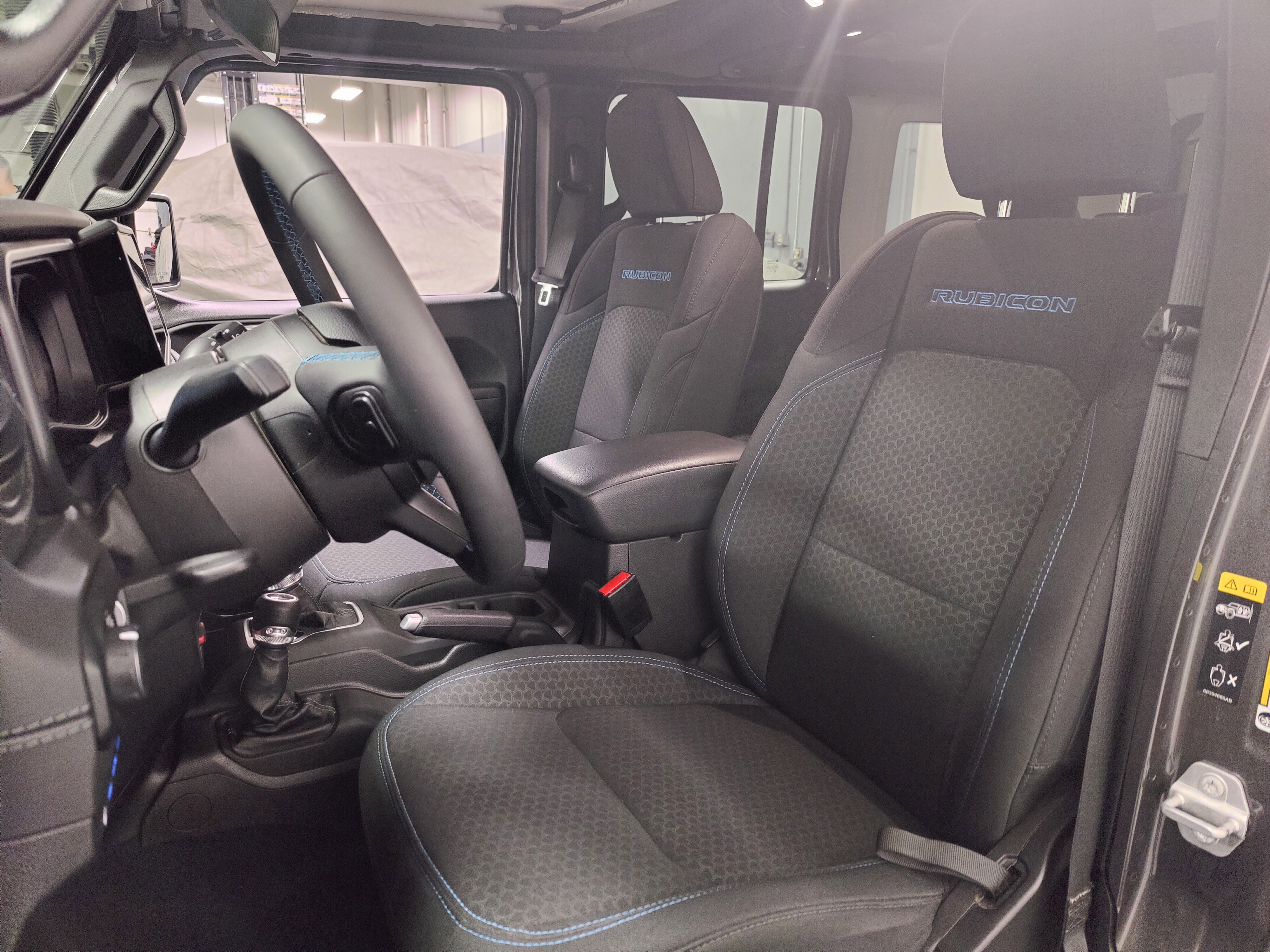 Used 2025 Jeep Wrangler Unlimited Rubicon 4xe w/ Convenience Group image 13