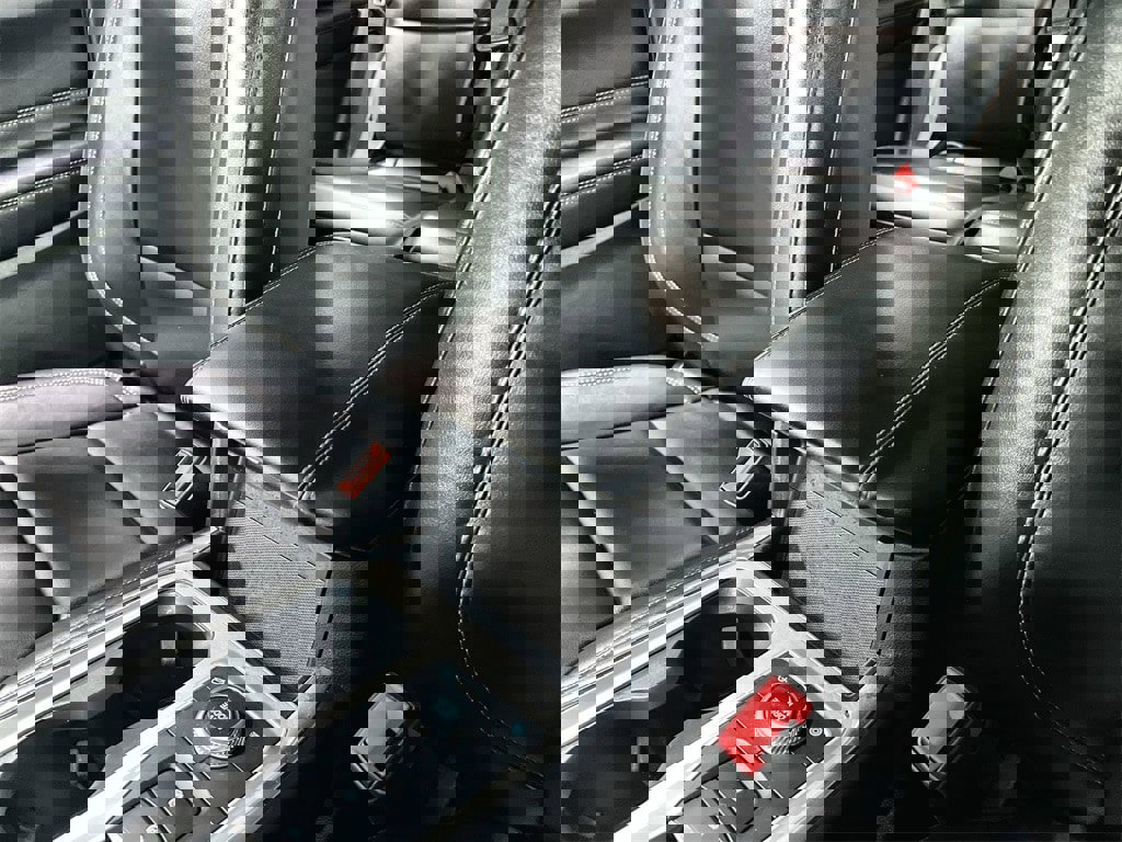 Used 2022 Ford Explorer XLT w/ Equipment Group 202A image 39