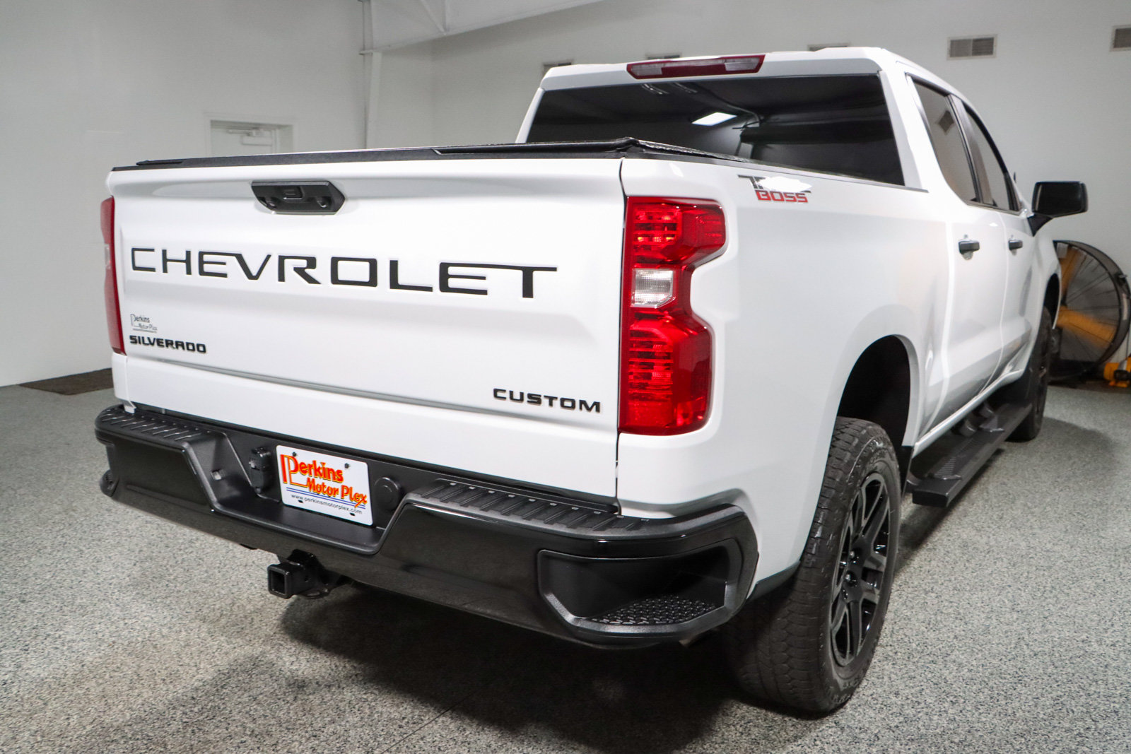 Used 2023 Chevrolet Silverado 1500 Custom Trail Boss w/ LPO, Dark Essentials Package AWD/4WD image 7