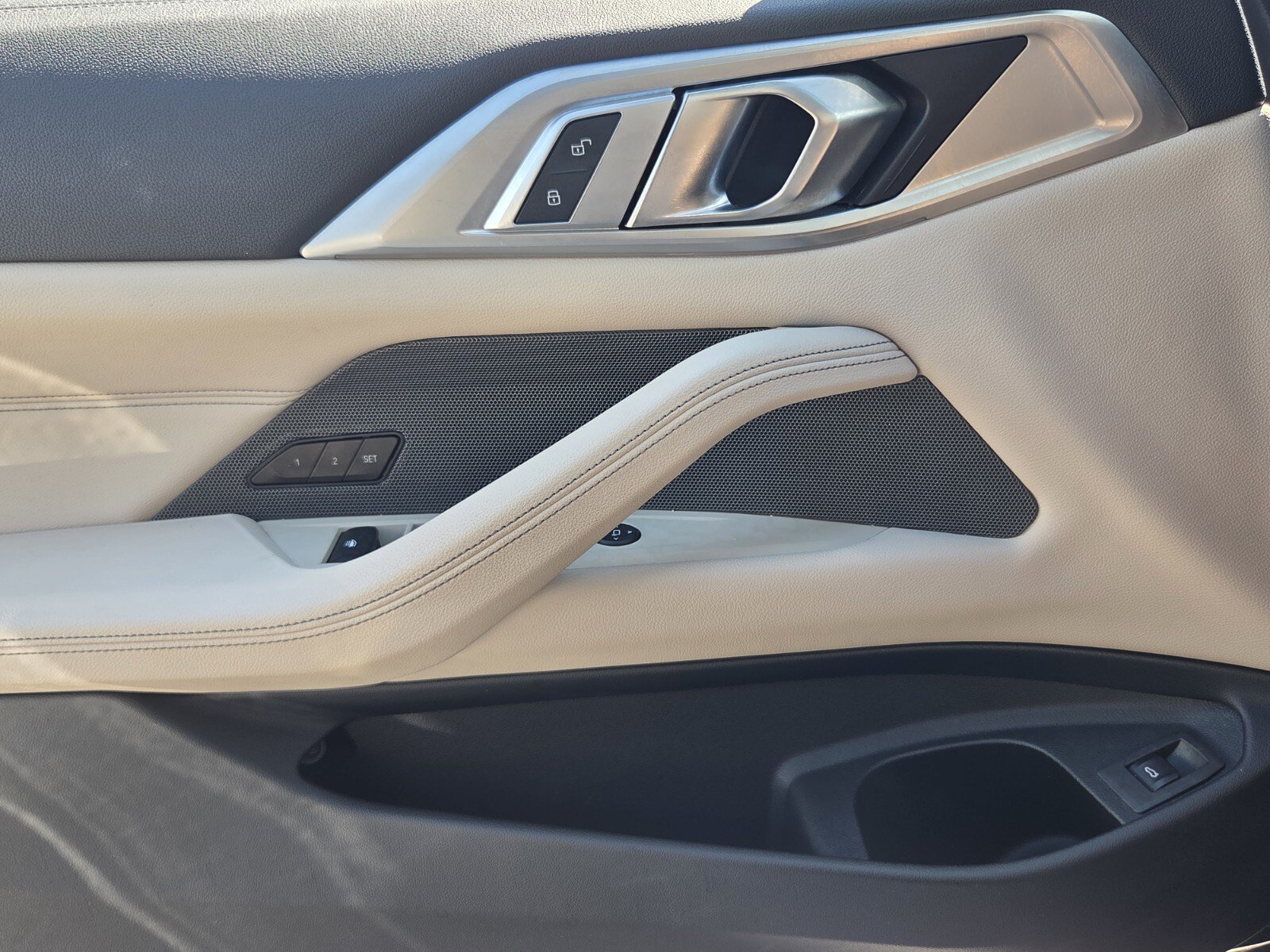 Used 2024 BMW M440i Convertible w/ Premium Package RWD image 19