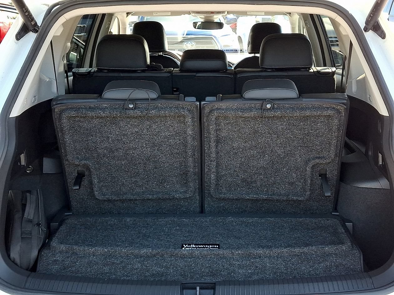 Certified 2023 Volkswagen Tiguan SE FWD image 30