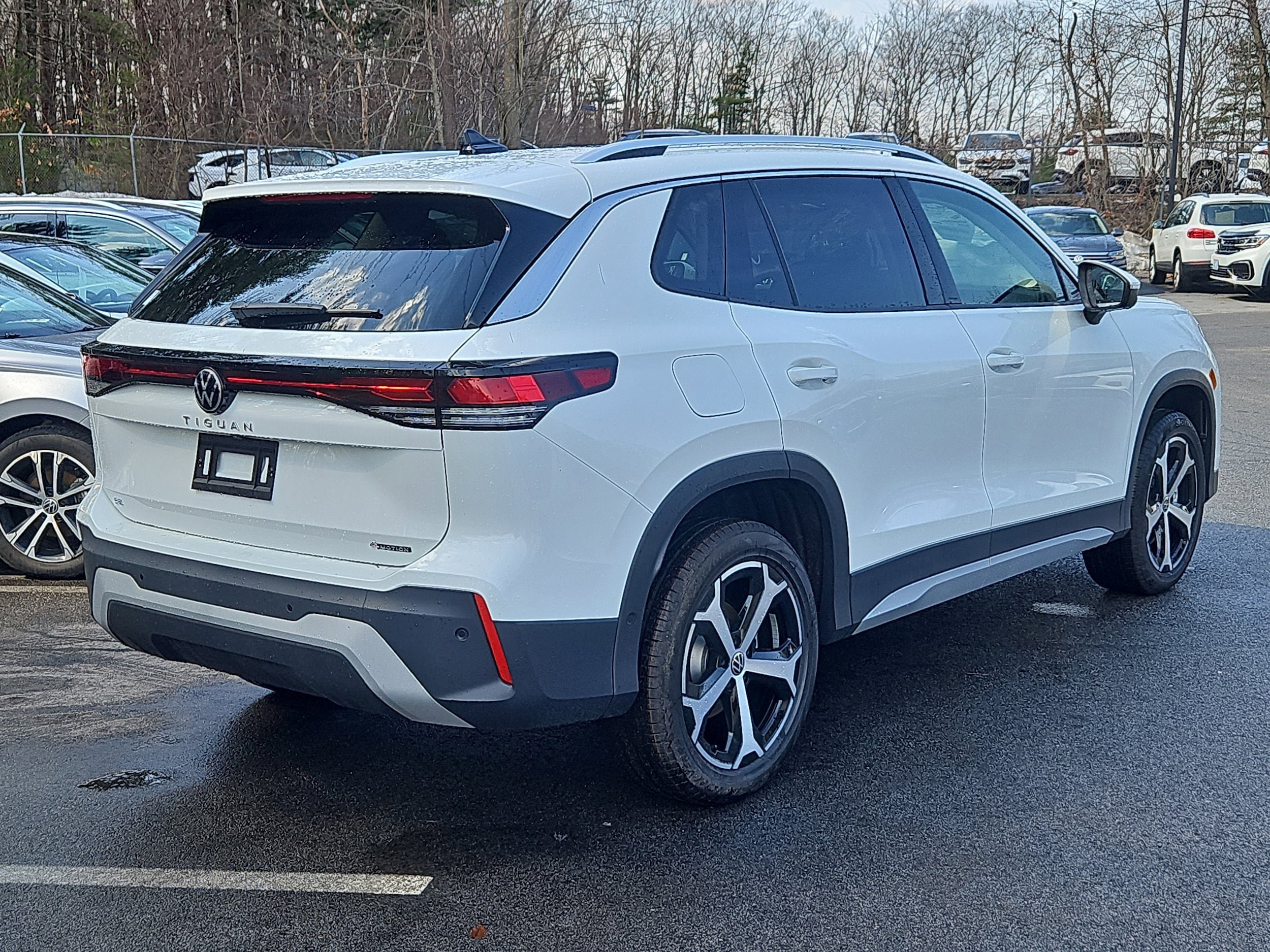 New 2026 Volkswagen Tiguan SE AWD/4WD image 2