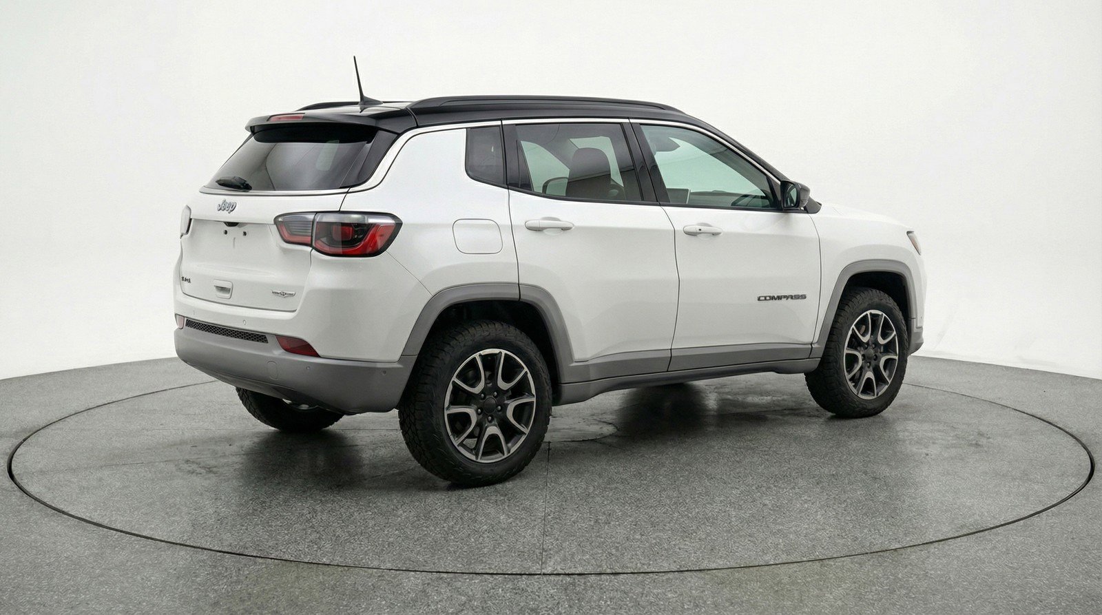 Used 2025 Jeep Compass Trailhawk AWD/4WD image 9