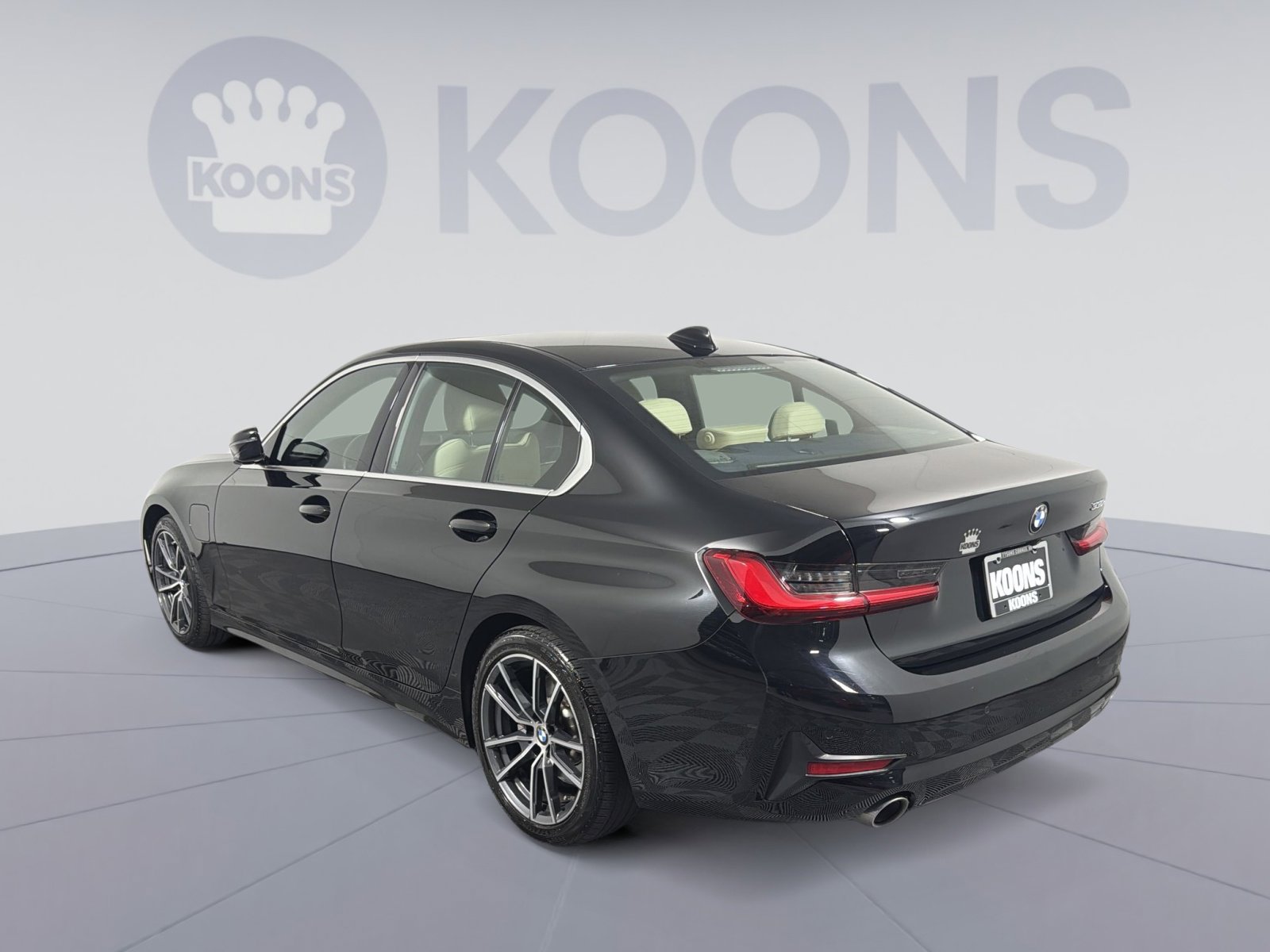 Used 2021 BMW 330e w/ Convenience Package image 4