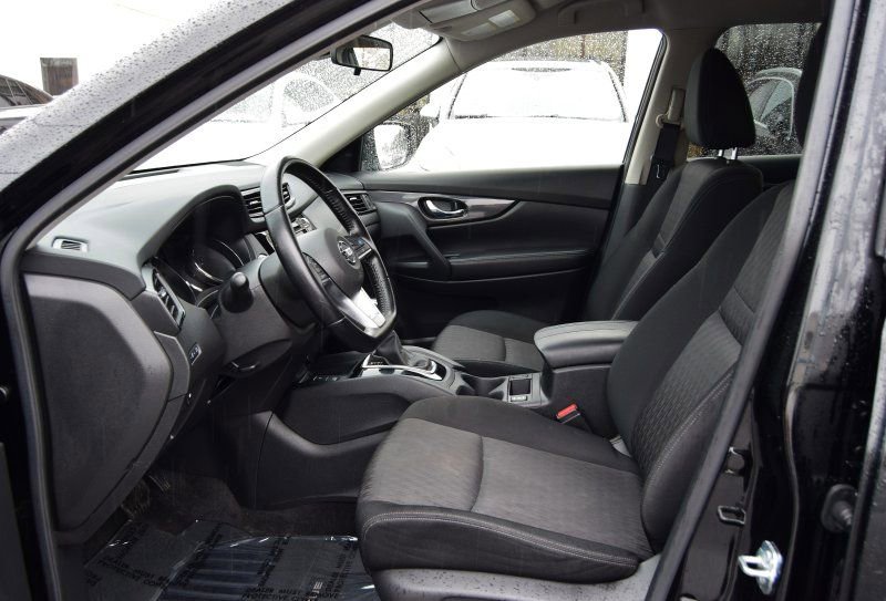 Used 2020 Nissan Rogue SV w/ Premium Package image 15