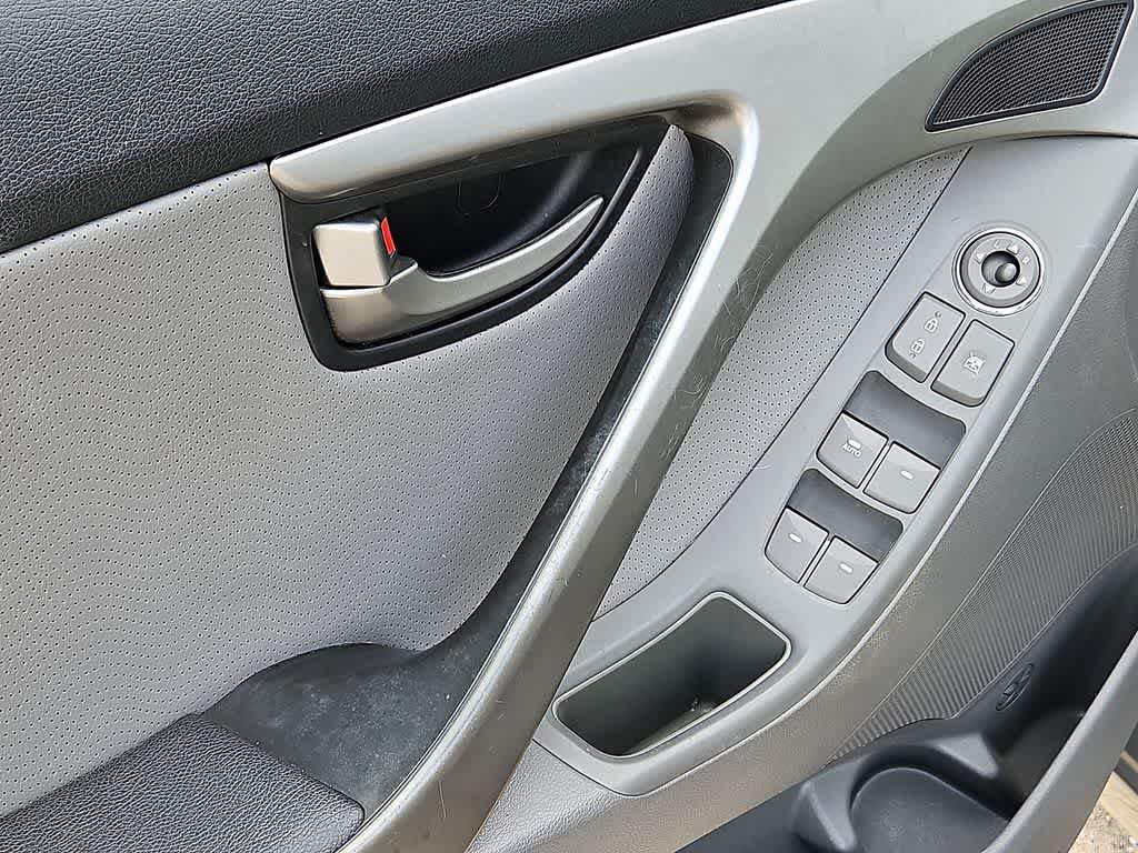Used 2013 Hyundai Elantra Limited FWD image 12
