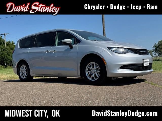 Used 2023 Chrysler Voyager LX FWD image 1