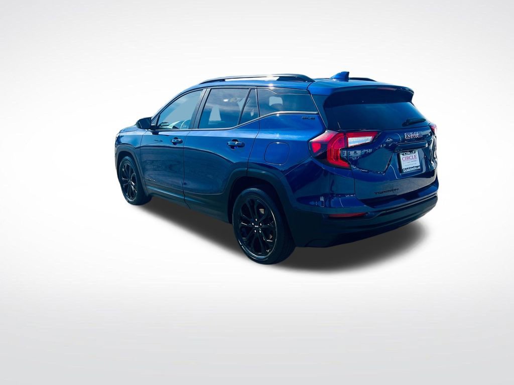 Used 2022 GMC Terrain SLE w/ Driver Convenience Package image 4