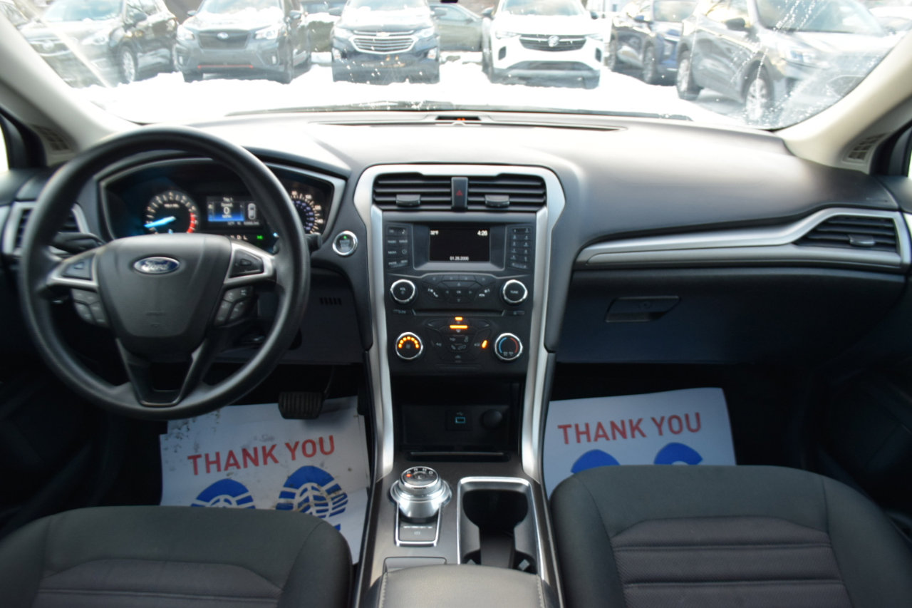 Used 2017 Ford Fusion SE image 10