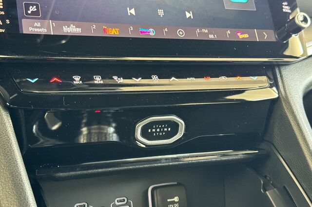 New 2026 Jeep Grand Cherokee Altitude AWD/4WD image 18