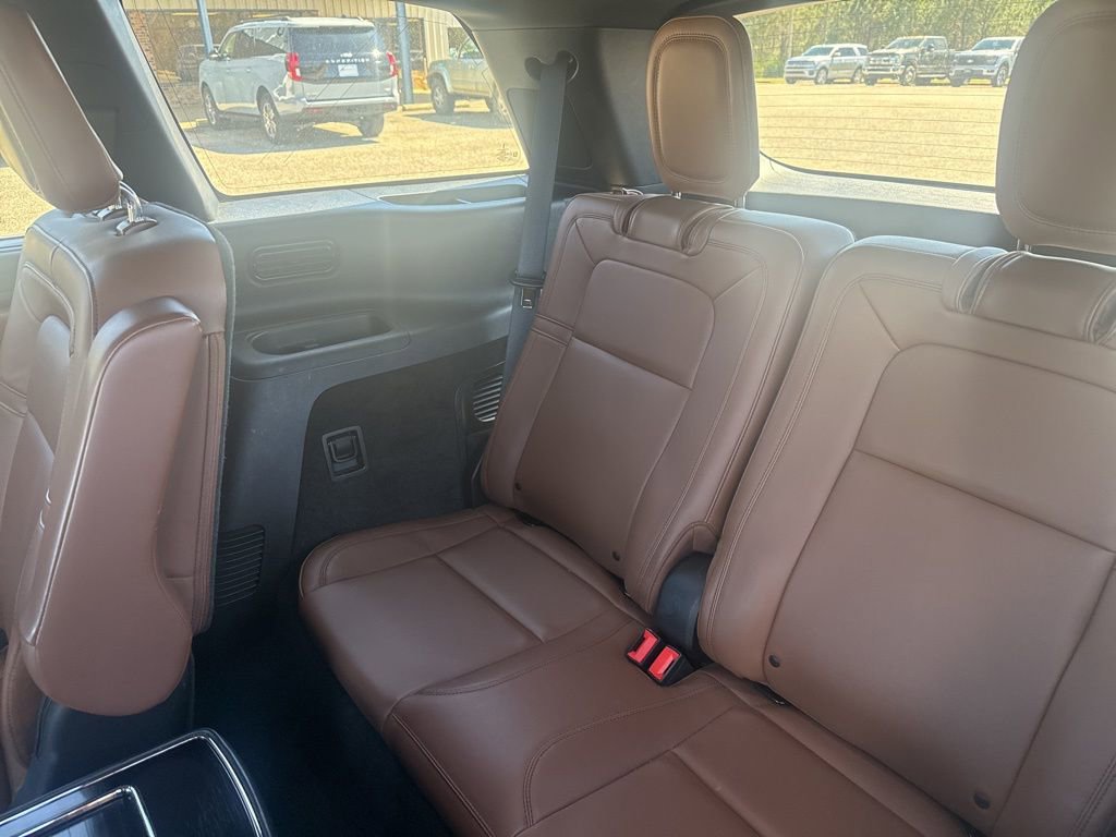 Used 2022 Lincoln Aviator Reserve w/ Equipment Group 201A AWD/4WD image 17