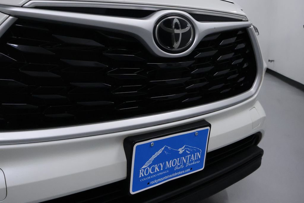 Used 2021 Toyota Highlander LE image 9