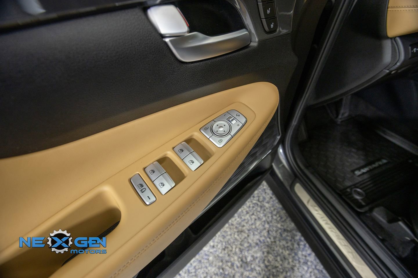 Used 2023 Hyundai Santa Fe Calligraphy AWD/4WD image 12