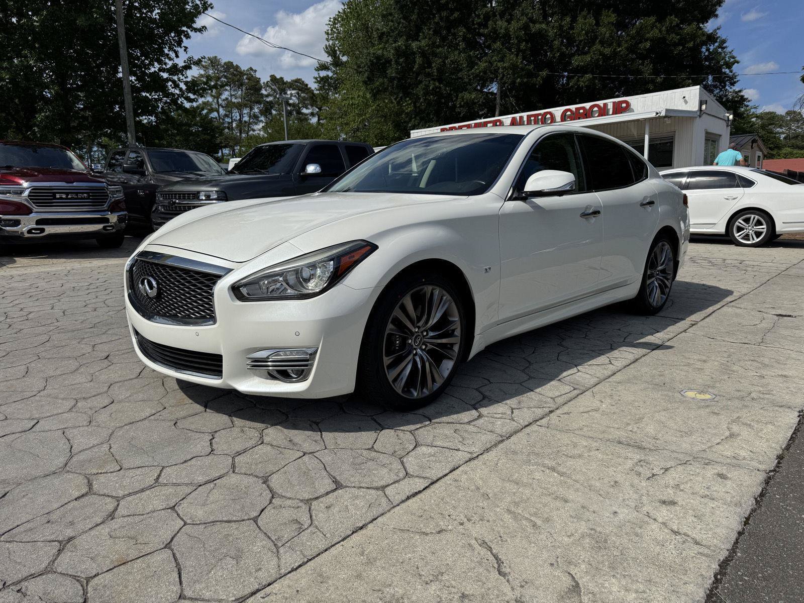 Used 2018 INFINITI Q70 Luxe