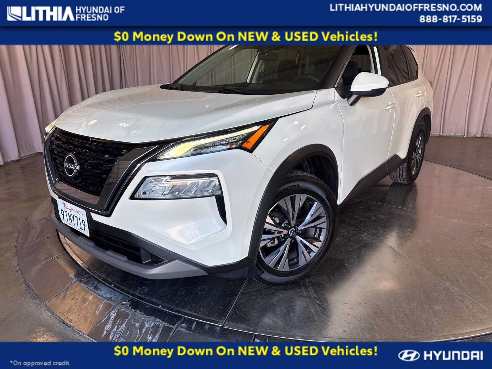 Used 2022 Nissan Rogue SV FWD image 1