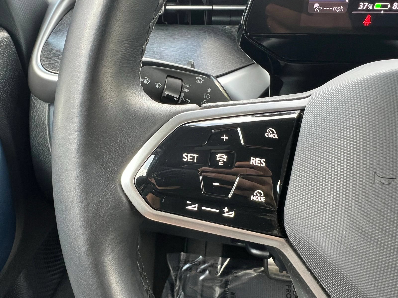 Used 2025 Volkswagen ID. Buzz Pro S RWD image 34