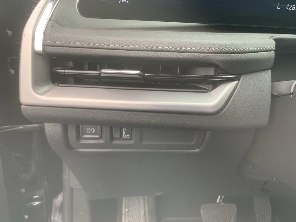 Used 2024 Cadillac XT4 Premium Luxury image 18