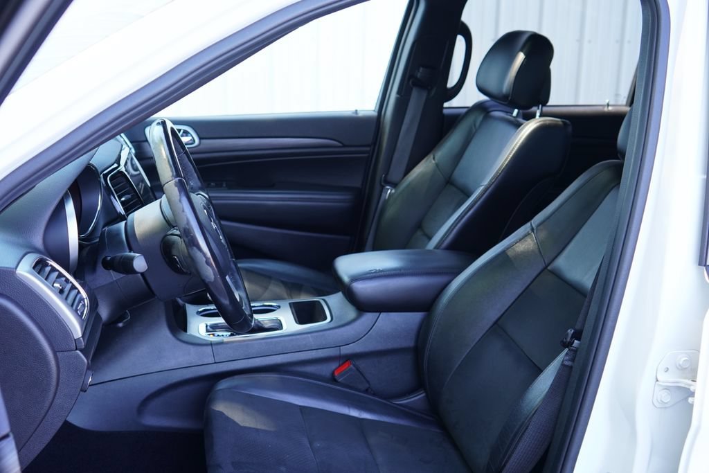 Used 2019 Jeep Grand Cherokee Altitude AWD/4WD image 12