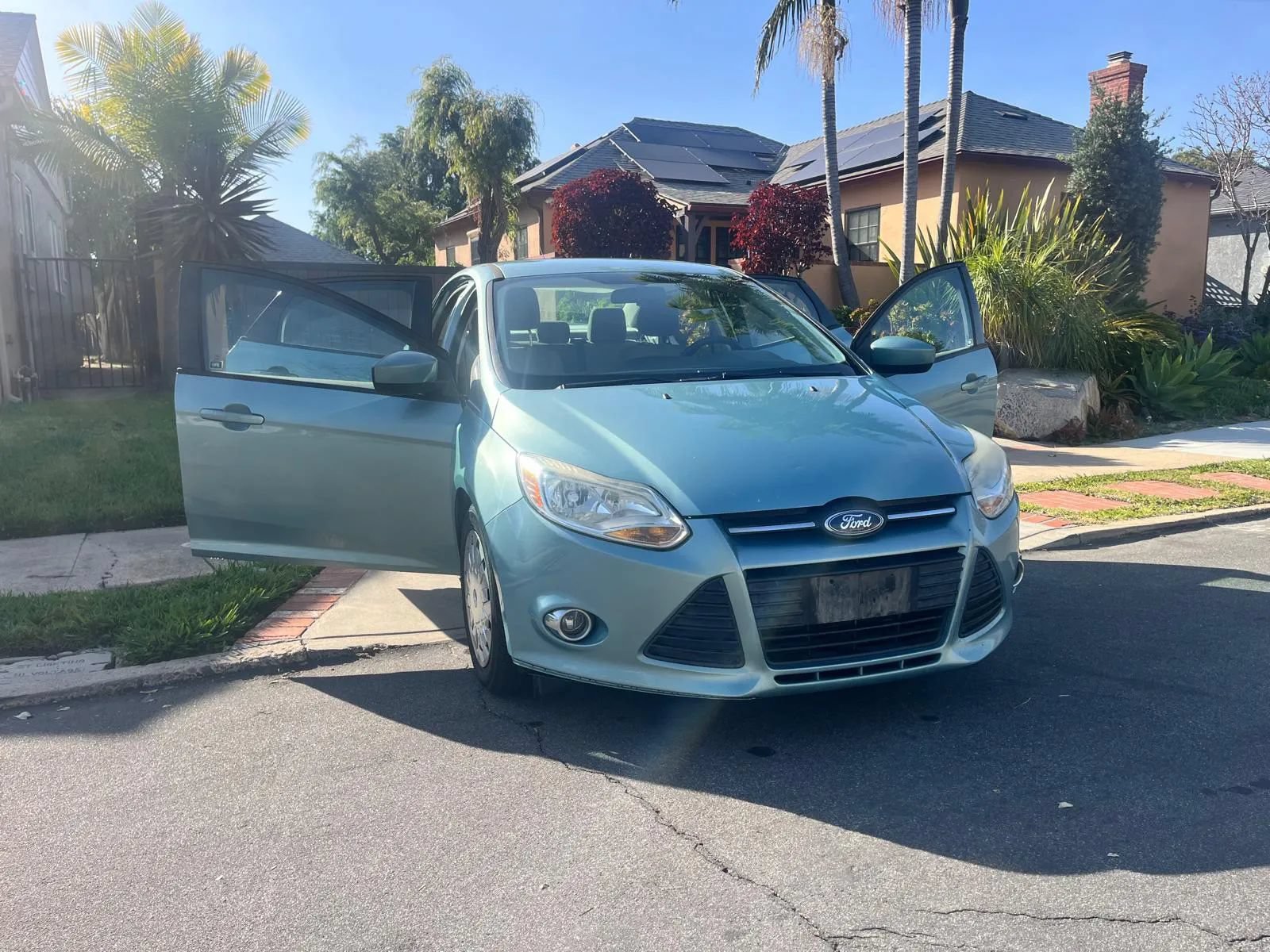 Used 2012 Ford Focus SE FWD image 1