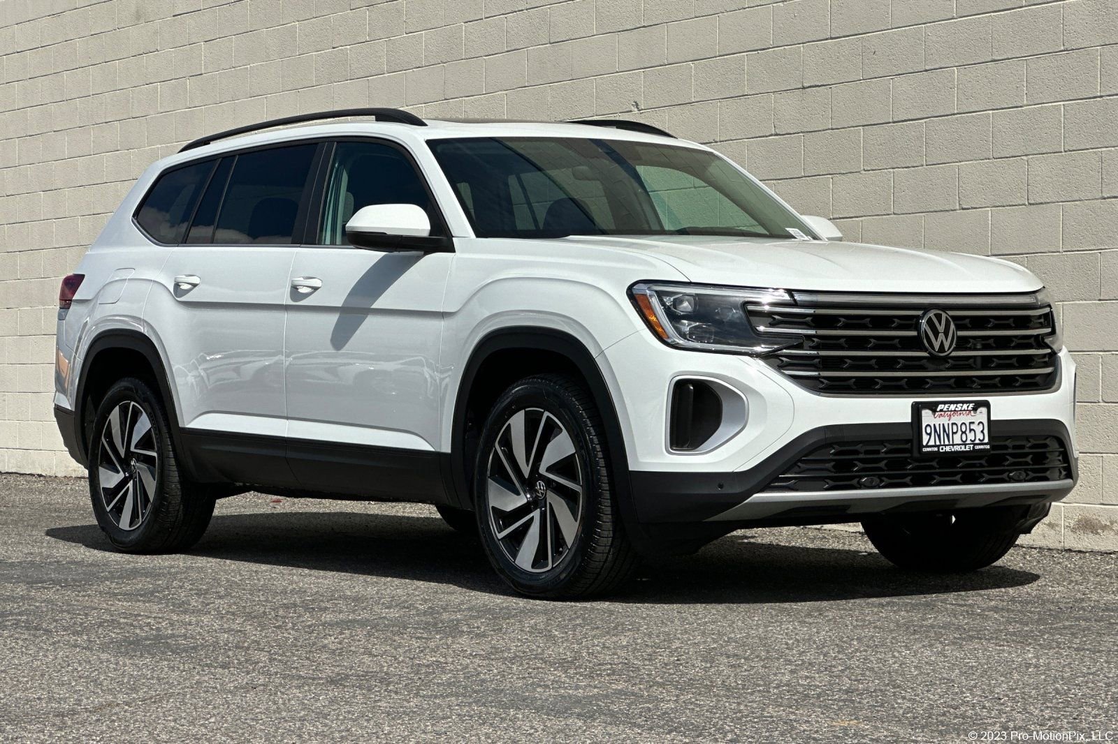 Used 2024 Volkswagen Atlas SE FWD image 1