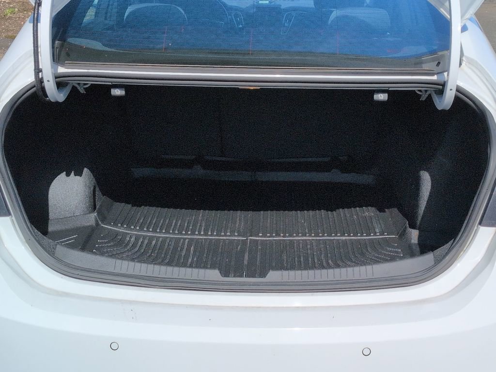 Used 2024 Chevrolet Malibu RS FWD image 21