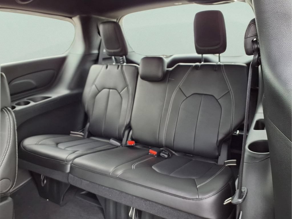 New 2026 Chrysler Pacifica Select w/ S Appearance Package FWD image 11