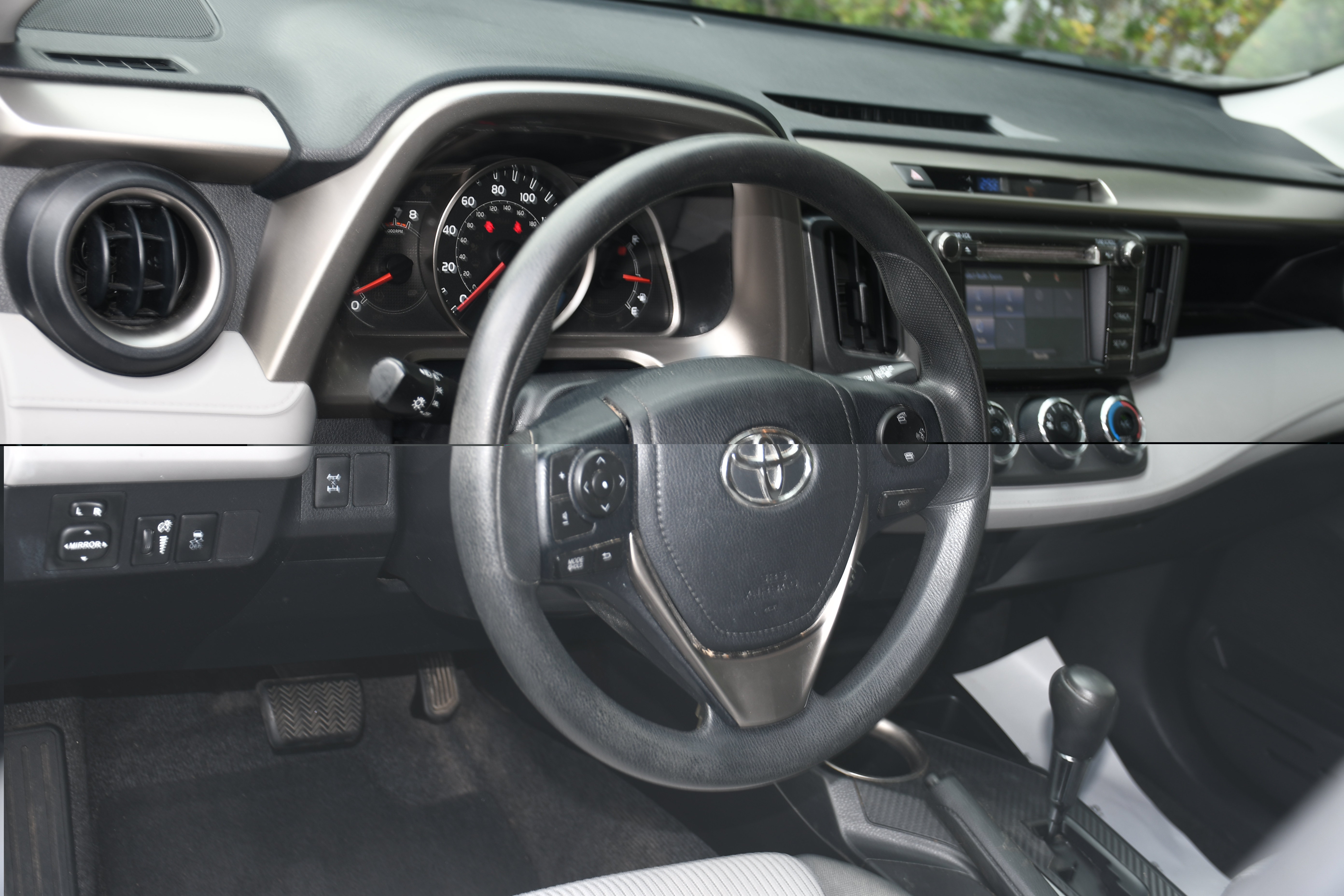 Used 2015 Toyota RAV4 LE AWD/4WD image 8