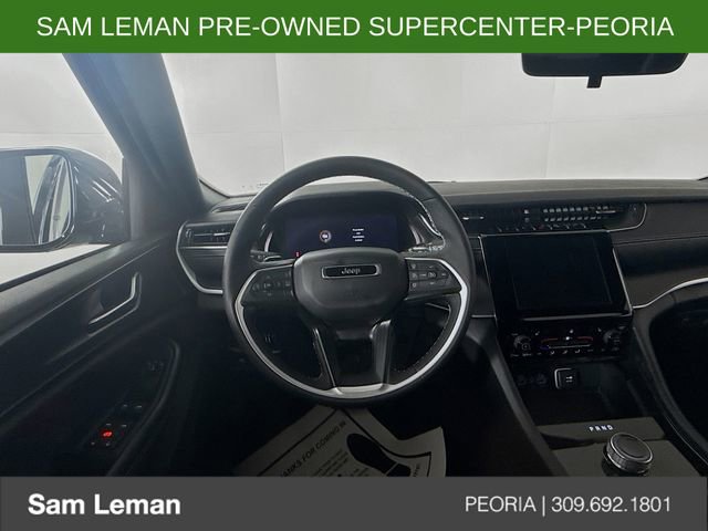 Used 2025 Jeep Grand Cherokee Altitude image 11