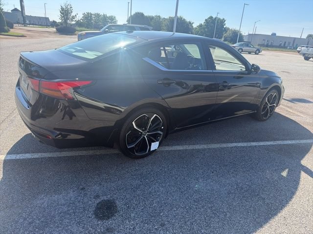 Used 2025 Nissan Altima 2.5 SR FWD image 14