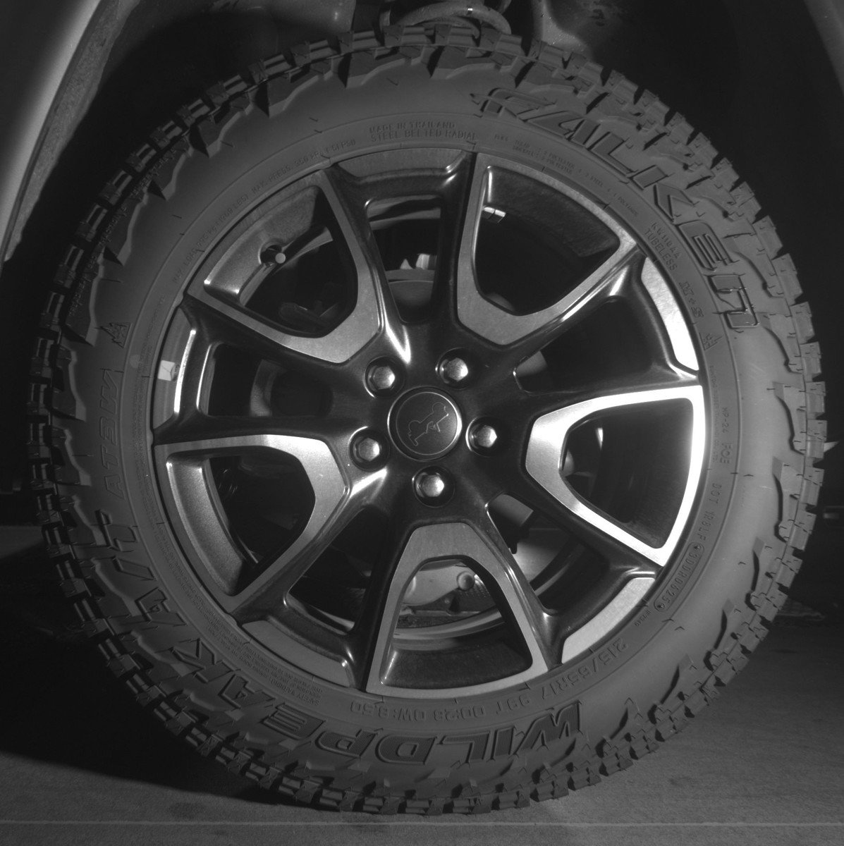 Used 2025 Jeep Compass Trailhawk image 13