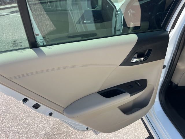 Used 2017 Honda Accord Touring image 12