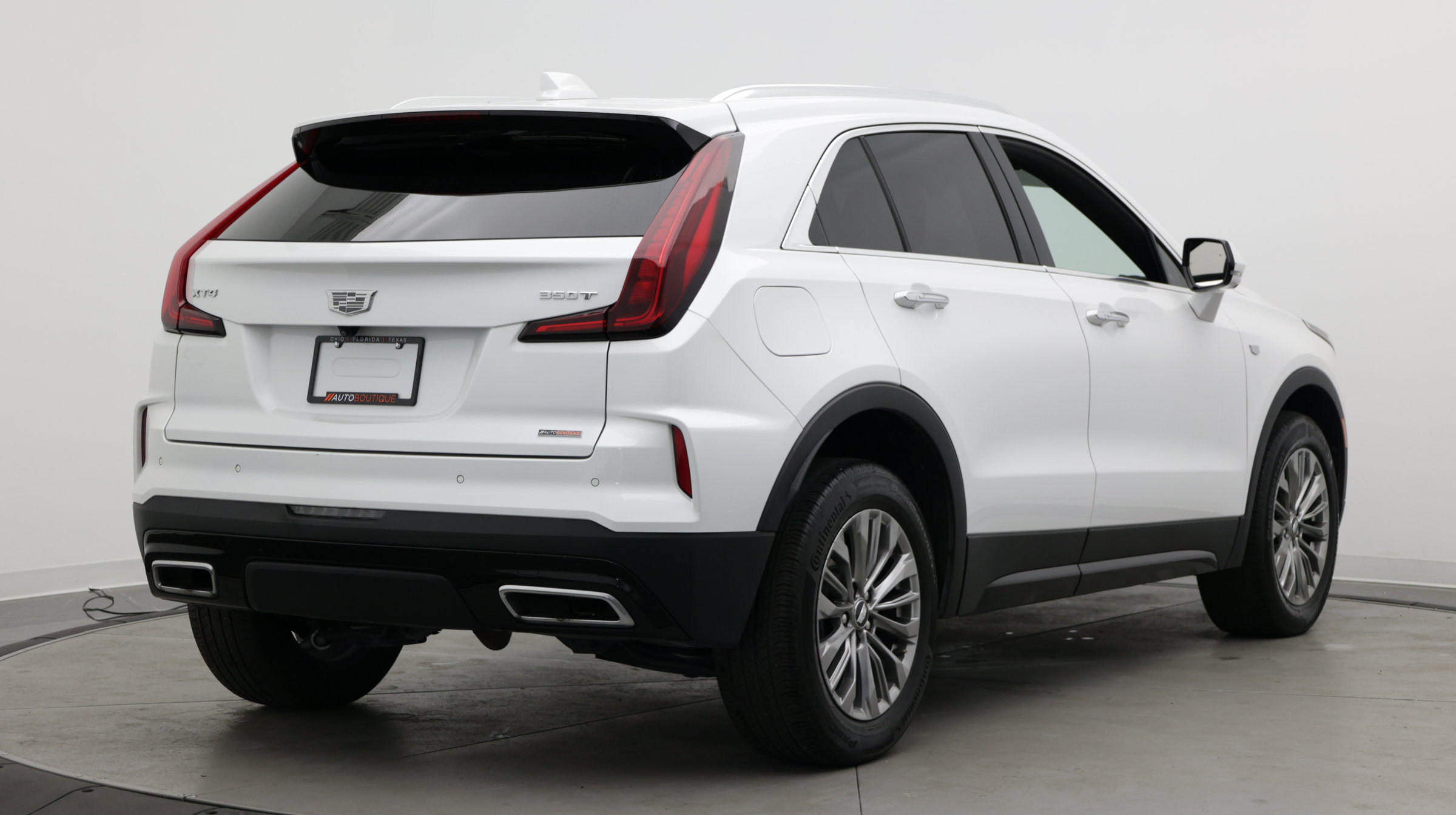 Used 2025 Cadillac XT4 Premium Luxury w/ Cold Weather Package FWD image 8