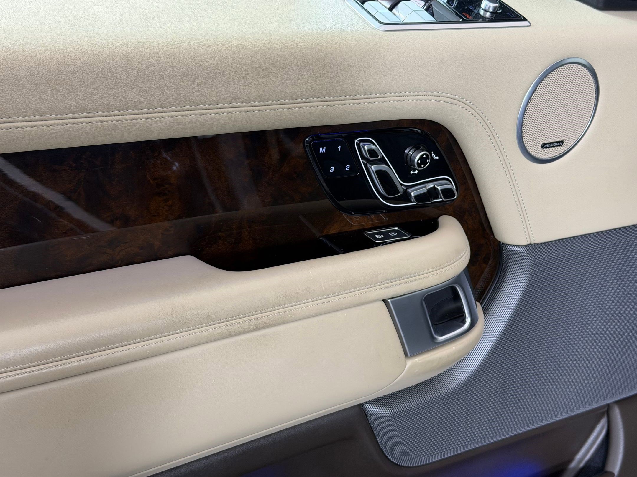 Used 2022 Land Rover Range Rover Westminster Edition image 14