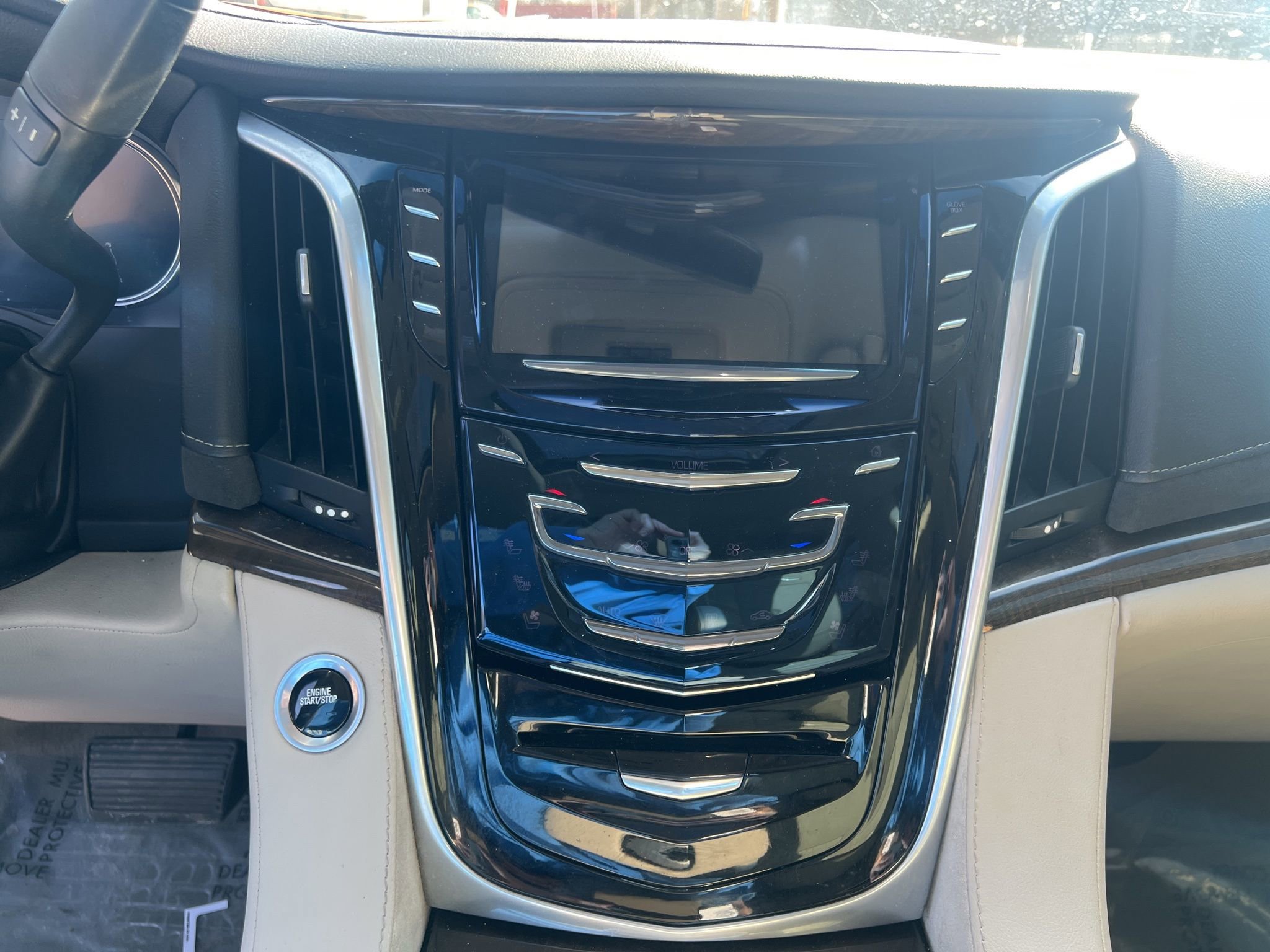 Used 2019 Cadillac Escalade Luxury image 19