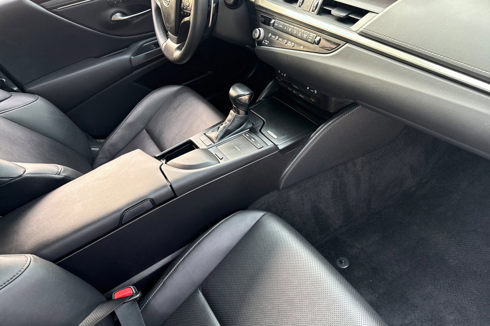 Used 2021 Lexus ES 300h w/ Premium Package image 32