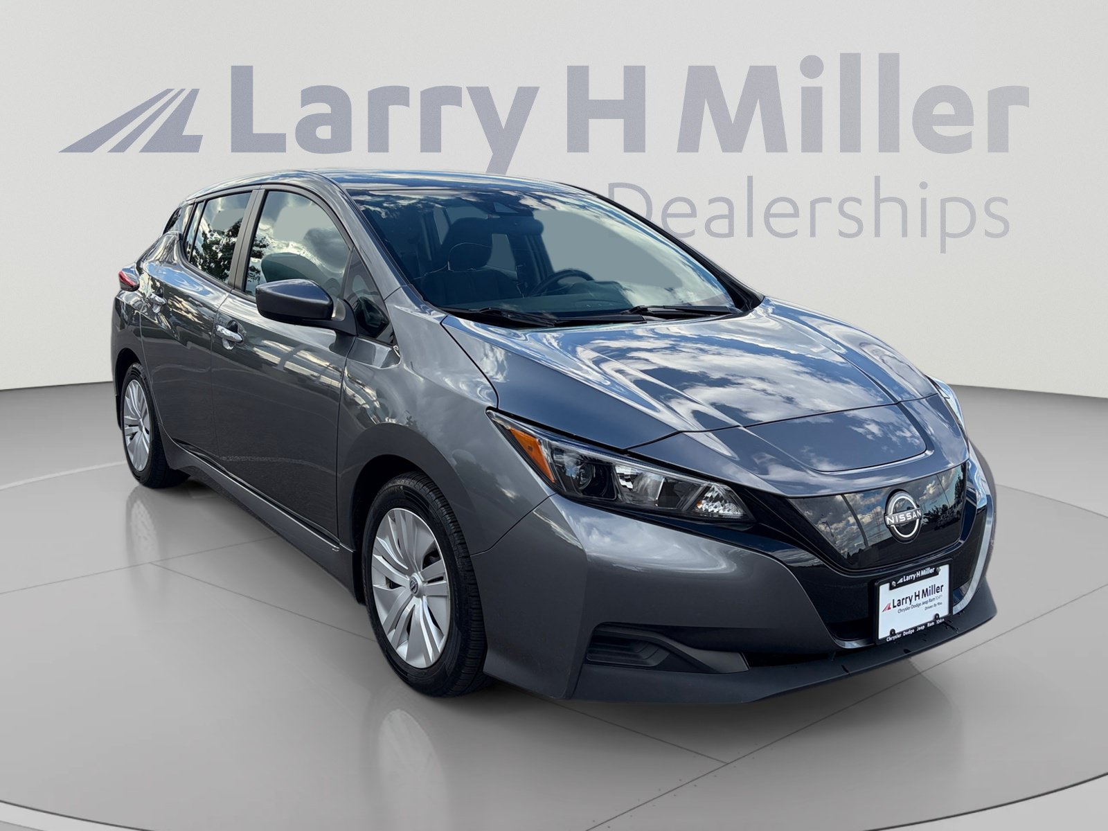 Used 2025 Nissan Leaf S FWD image 8