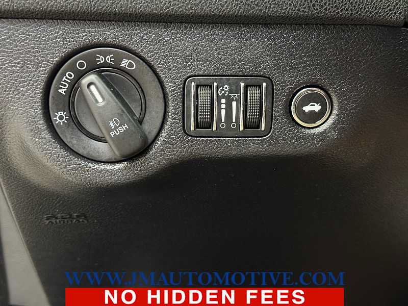 Used 2015 Dodge Charger SXT RWD image 35