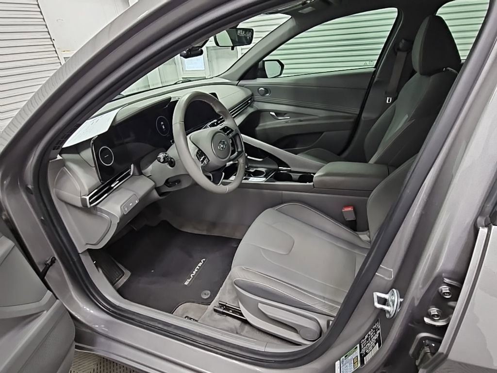 Used 2023 Hyundai Elantra SEL w/ Convenience Package FWD image 12
