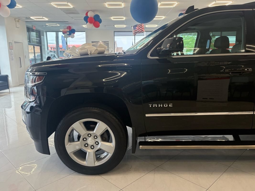 Used 2018 Chevrolet Tahoe LT w/ LT Signature Package AWD/4WD image 6